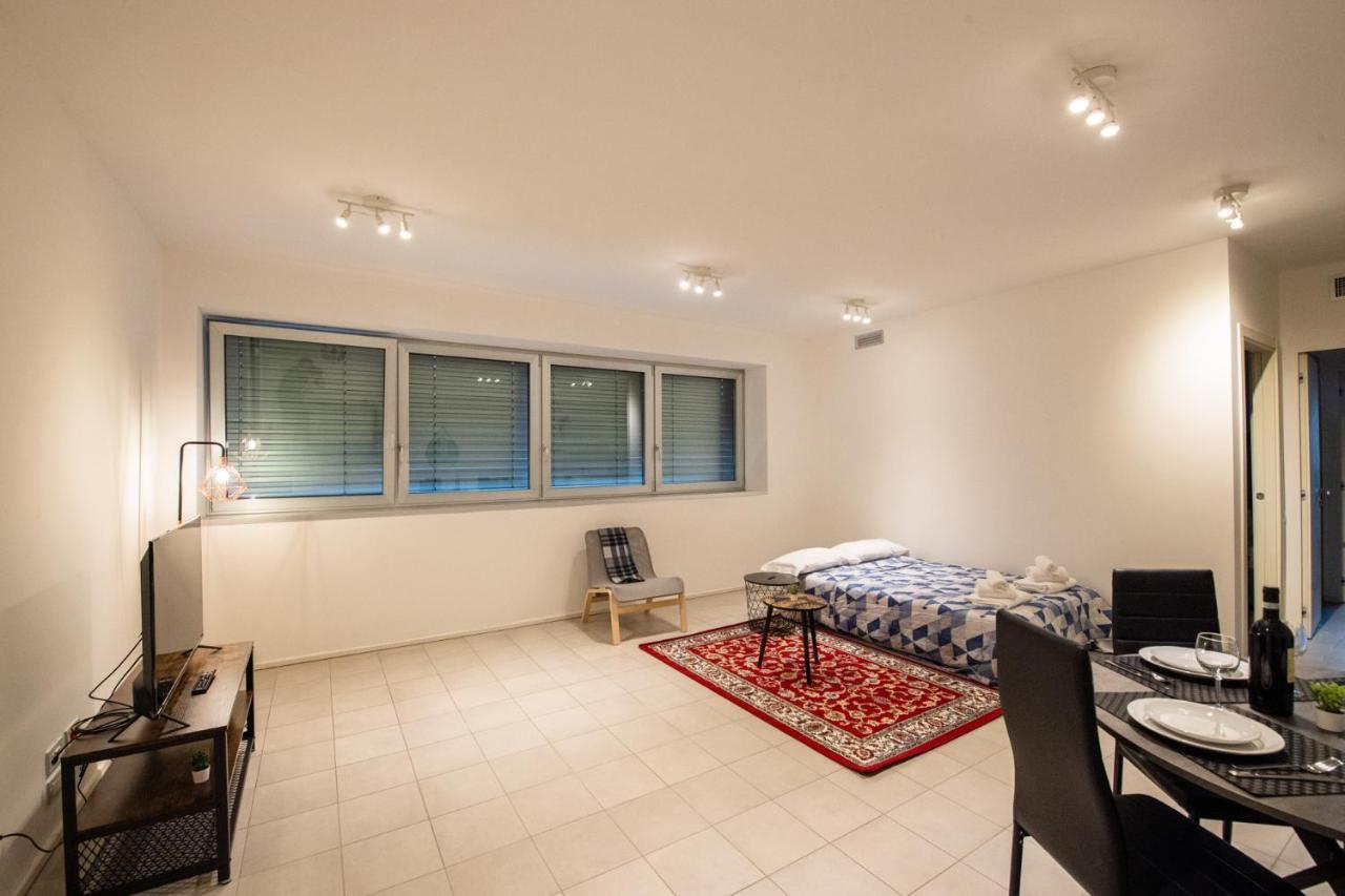 350 M Dalla Stazione L Parcheggio Free L Nova Loft Apartment Parma Exterior foto